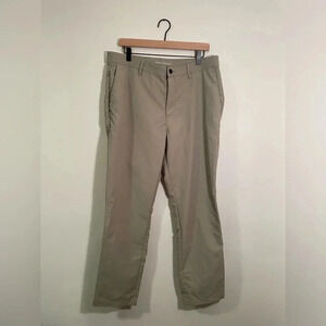 Banana Republic Mens Chino Pants Ivory Straight Leg Zip Fly Size 36x30 Polyester